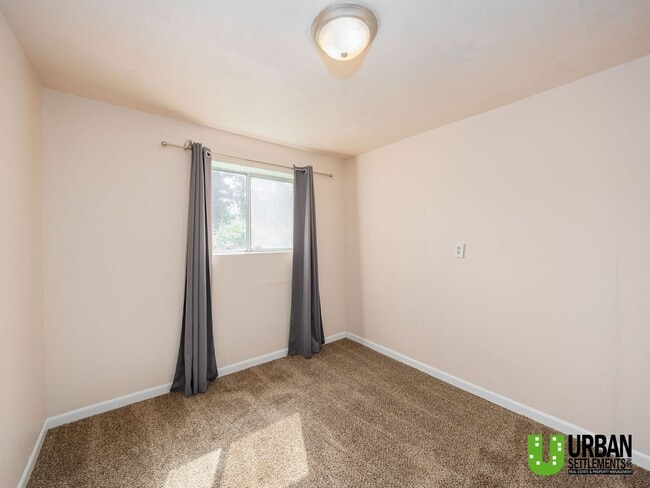 Building Photo - 4 bedroom 2 bath room house for rent in So...