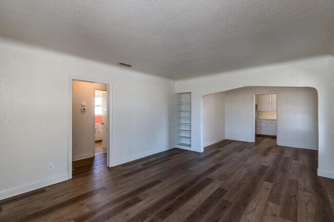 Building Photo - 1724 N West Ave