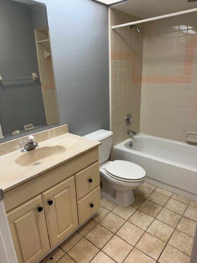 Building Photo - Spacious Townhome  with Stunning Water Views