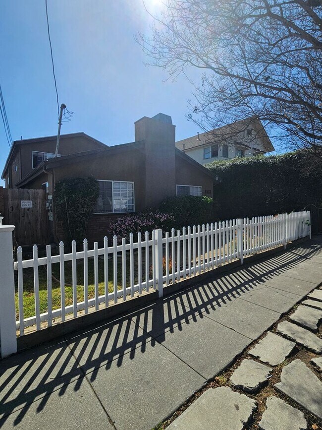 Building Photo - 12th St Omid