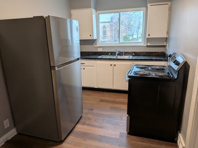 Building Photo - 5 W 73rd St