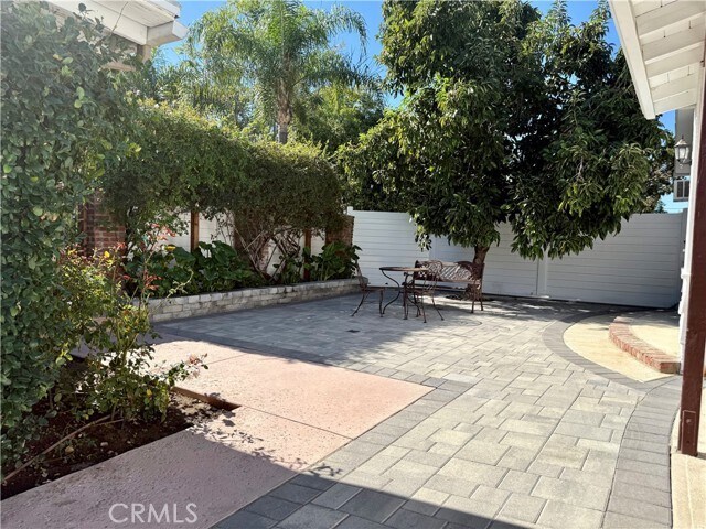 Building Photo - 22346 Burbank Blvd