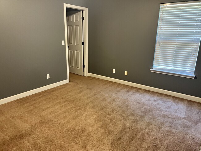 Building Photo - 6005 Fiori Dr