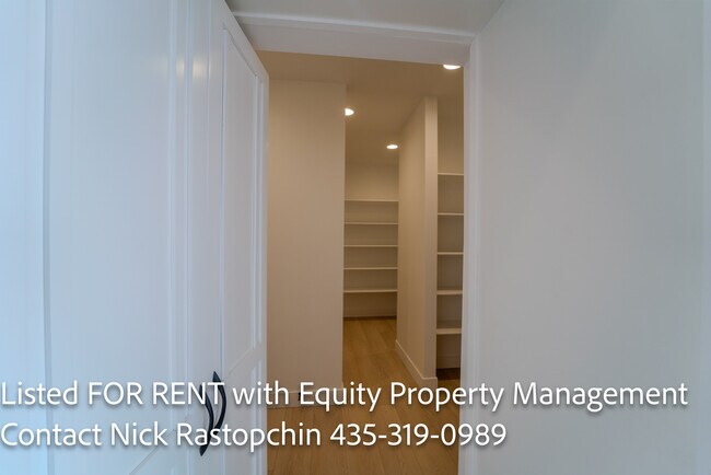 Building Photo - 3041 E 2220 S