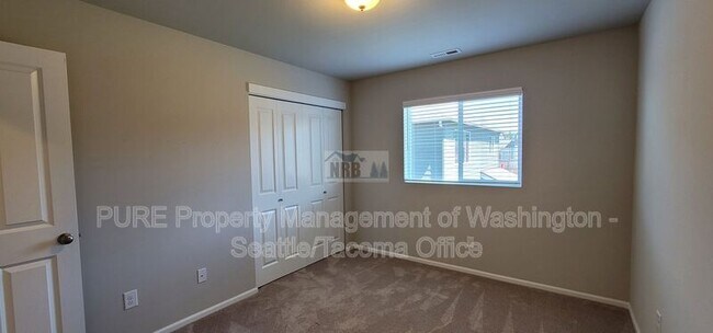 Building Photo - 6925 Honeylocust Ct NE