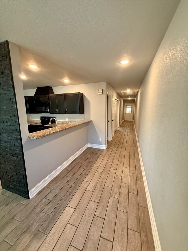 Building Photo - 3727 Putnam Dr