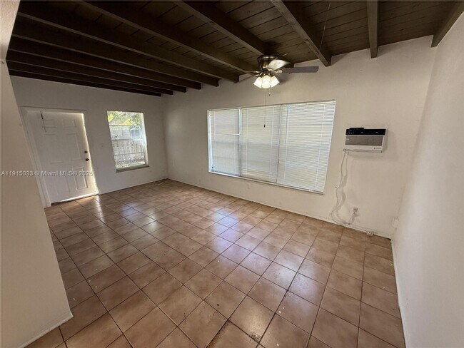 Building Photo - 5820 Arthur St