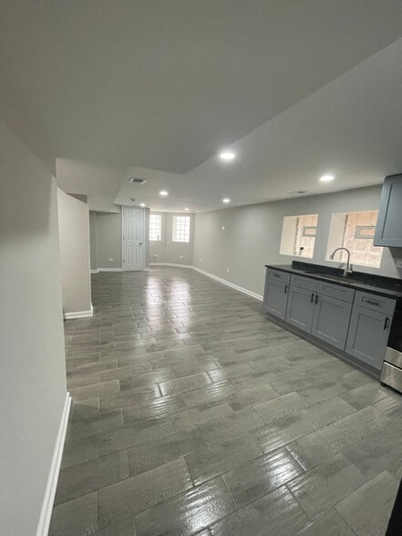 Building Photo - 5924 S Rockwell St