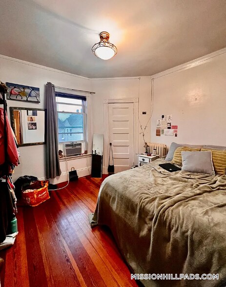 Building Photo - 10 Sachem St