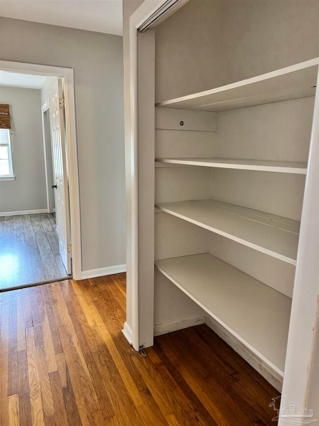 Building Photo - 117 S Sunset Blvd