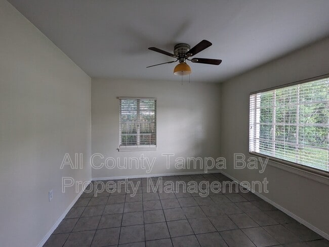 Building Photo - 1318 Divot Ln