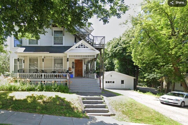 Building Photo - 203 Maple St