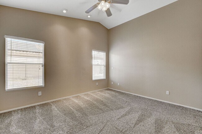 Building Photo - Adorable single story in a gated community!