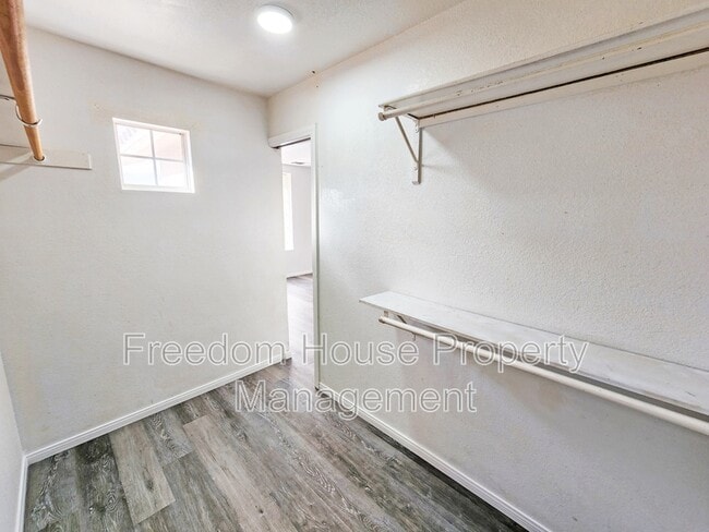 Building Photo - 670 Bourbon St