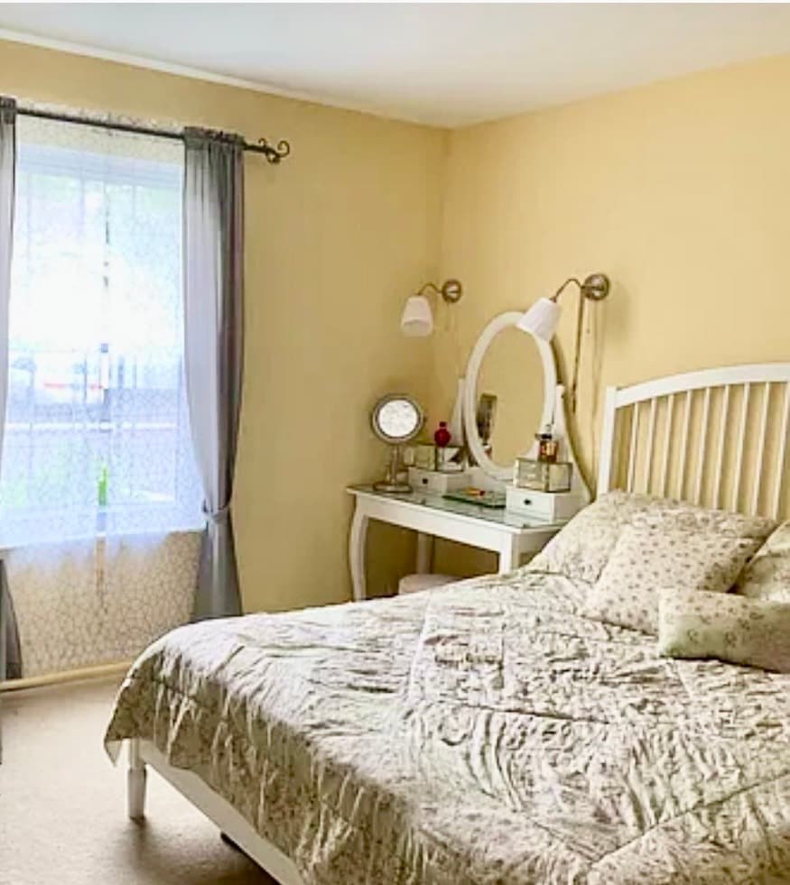 Master bedroom - 1153 Silverwood Ct