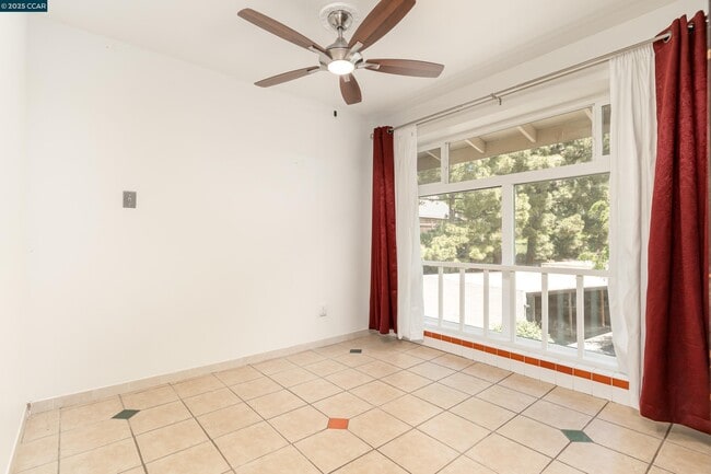 Building Photo - 2345 Paloma Ct