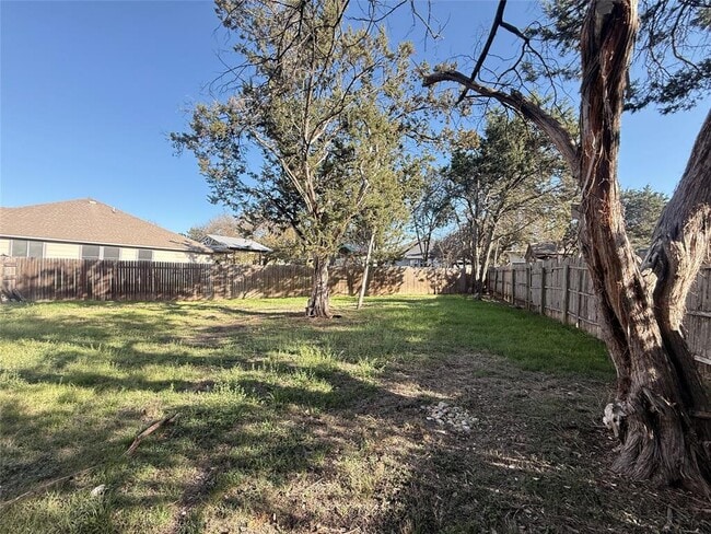 Building Photo - 1713 Primrose Ln