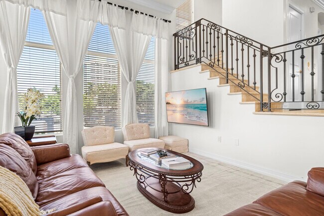 Building Photo - 514 N Birch Rd