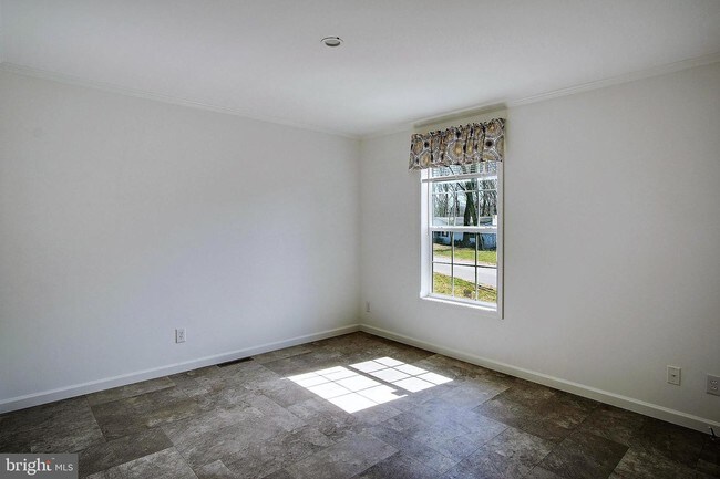 Building Photo - 114 Sharon Dr