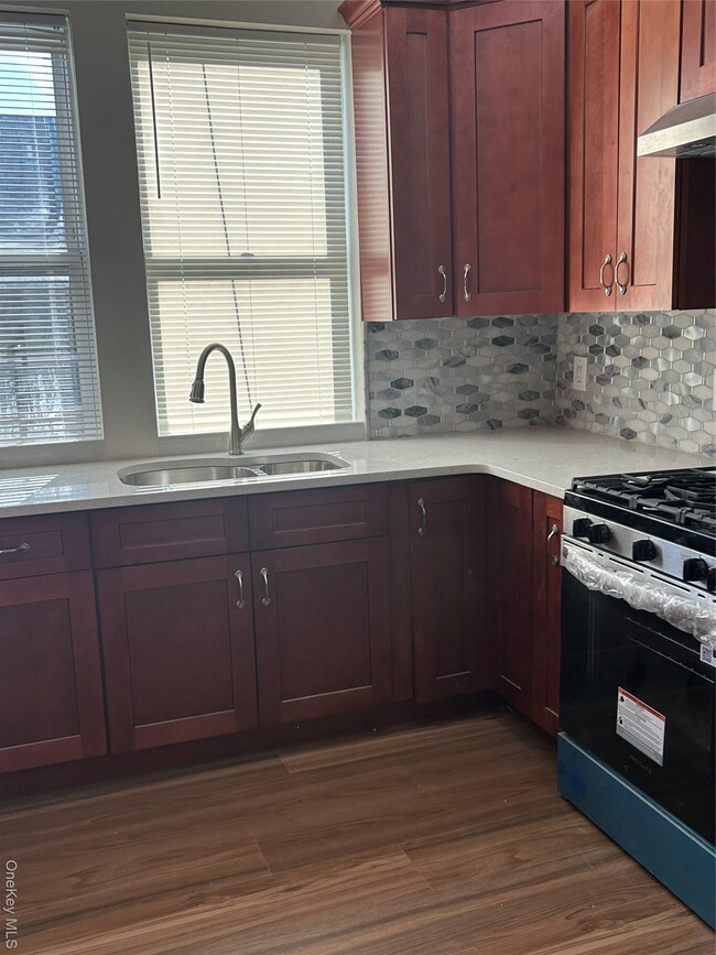 Building Photo - 33 Horatio St