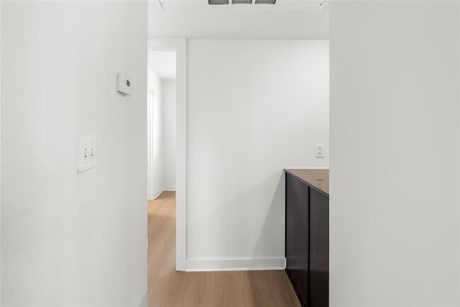 Building Photo - 2200 Dickson Dr