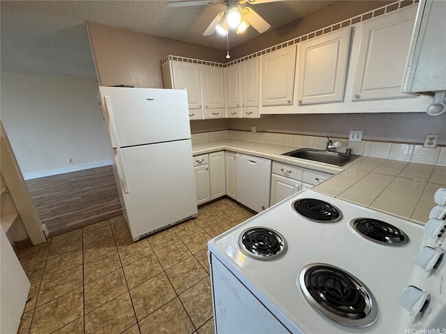 Building Photo - 1600 Wilikina Dr
