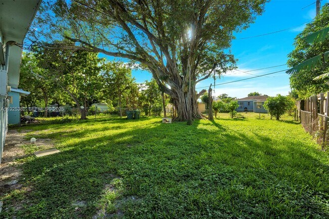 Building Photo - 1515 NW 2nd Ave