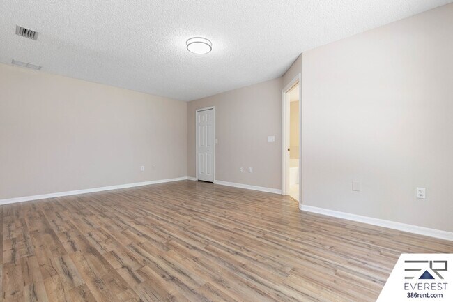 Building Photo - 59 Riverina Dr