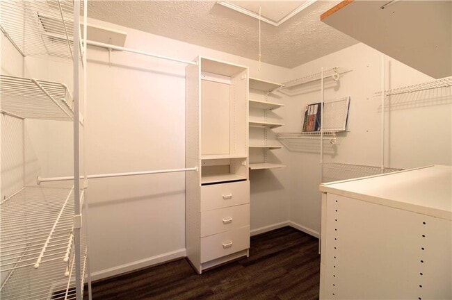 Building Photo - 2363 Mills Bend