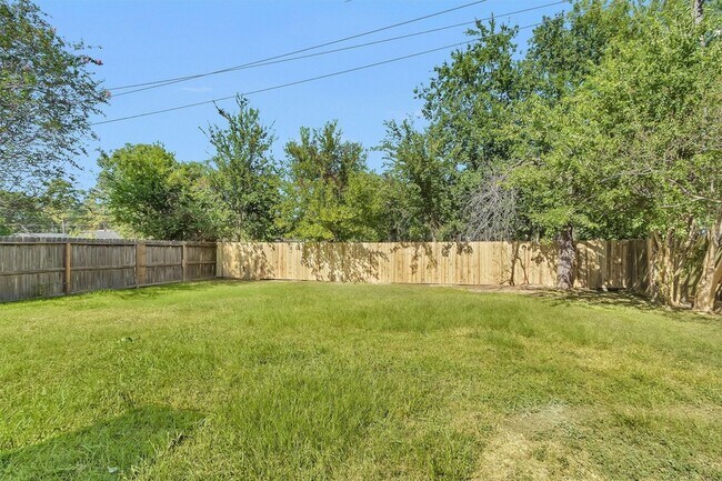 Building Photo - 23038 Banquo Dr