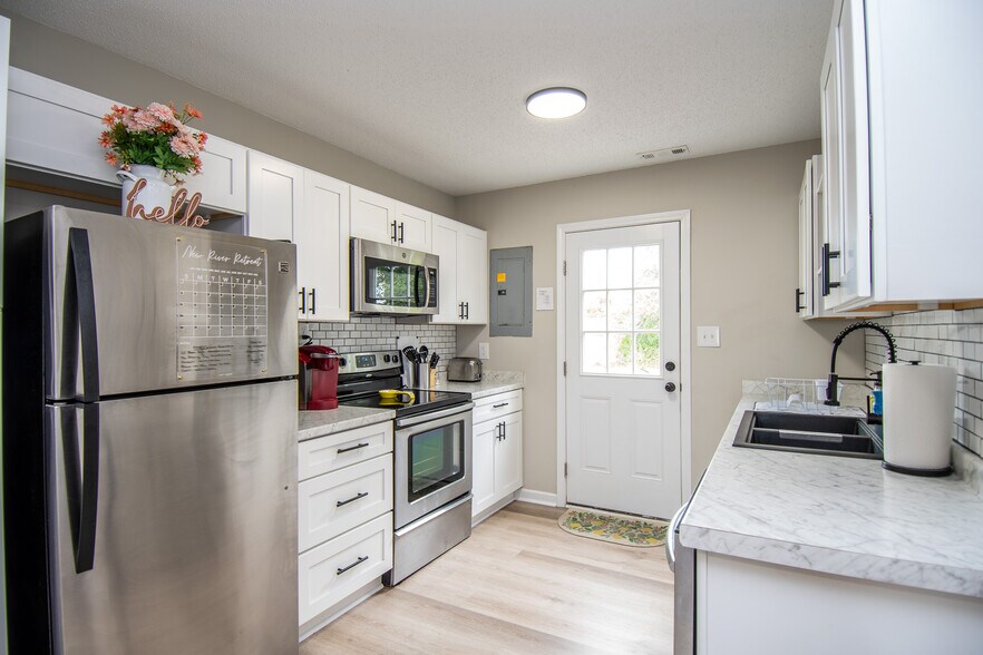 Building Photo - 88 Shoreline Dr