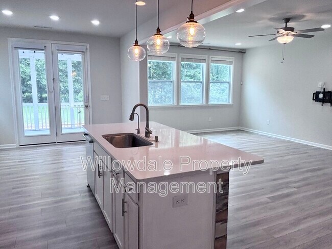 Building Photo - 1020 Garrow Dr