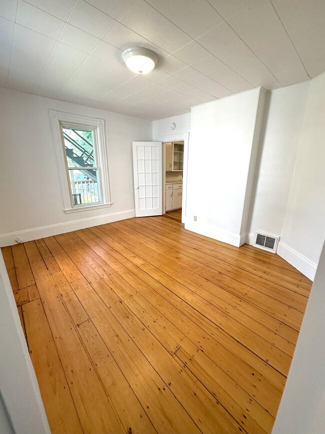 Building Photo - 30 Hall St