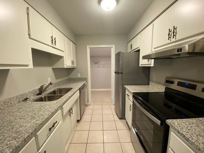 Building Photo - 509 Heritage Pl