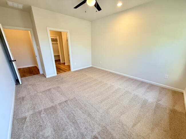 Building Photo - 16639 Aspen Ln