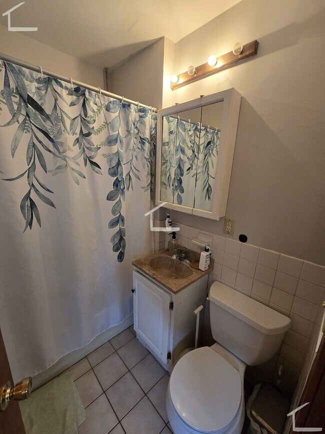 Building Photo - Super Charming 1-Bed in Watertown - Parking Spot Incl!