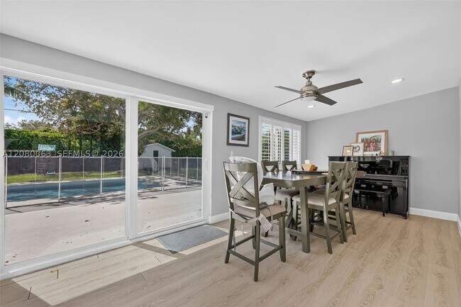 Building Photo - 14220 SW 86th Ave