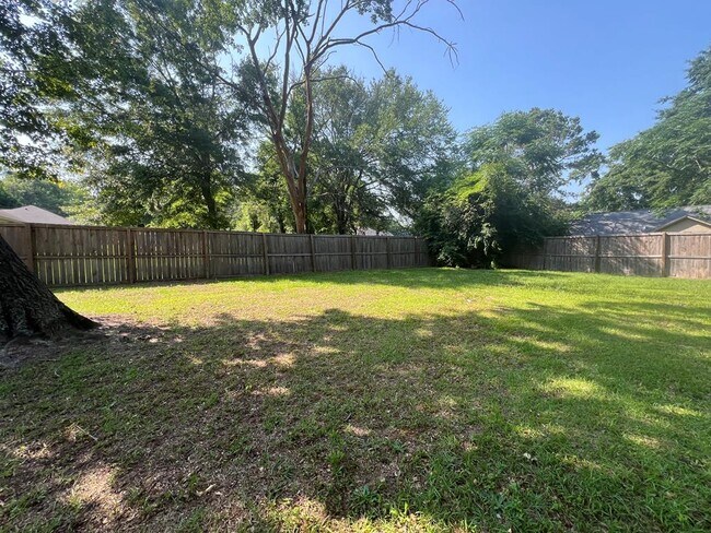 Building Photo - 3290 Valencia Dr