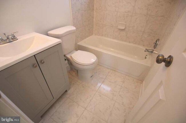 Building Photo - 2737 Iverson St