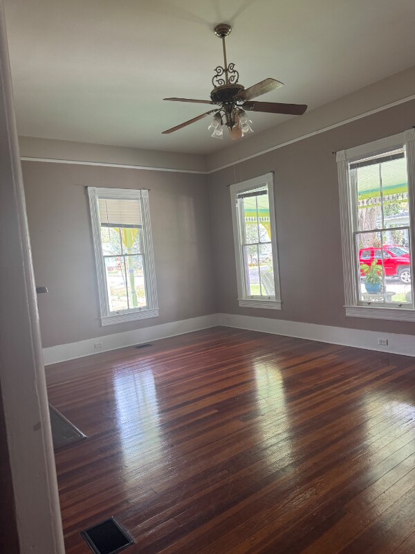 Building Photo - 412 SE Wenona Ave