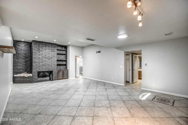 Building Photo - 8647 E Devonshire Ave