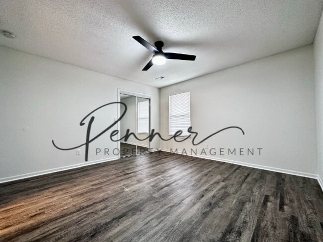 Building Photo - 201-A NE DOGWOOD St