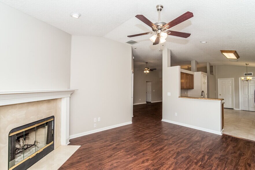 Building Photo - 12561 Brahma Bull Cir W