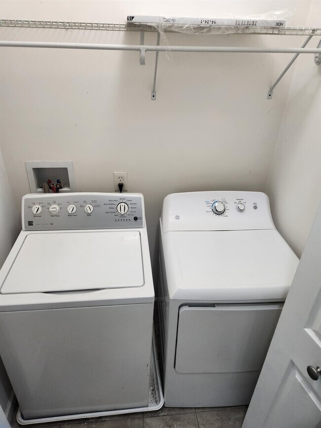 Building Photo - 57 Condict St