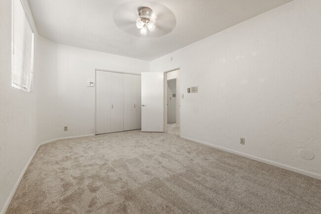 Building Photo - Ocean View Prime Location