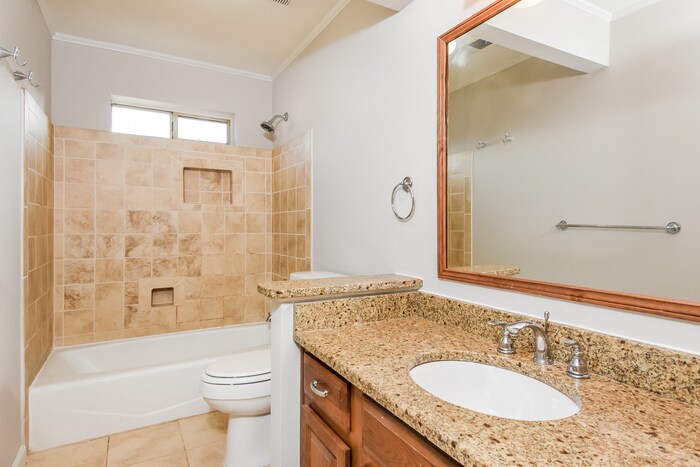 Building Photo - 1502 Oakmoor Pl