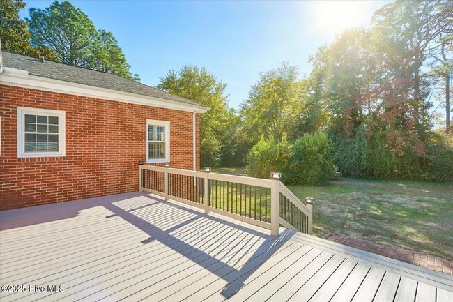 Building Photo - 300 Dogwood Ln