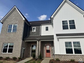 Building Photo - 201 Susan Lynn Dr