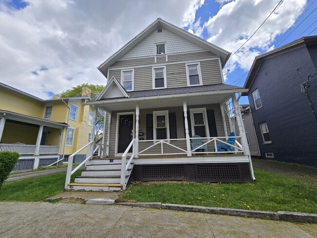 Building Photo - 133 N Main St