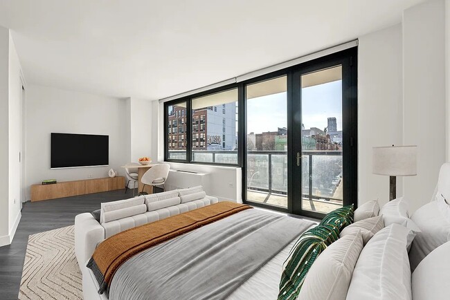 Building Photo - 250 E Houston St